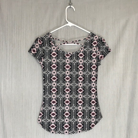 No Boundaries Caged Back T-Shirt Size Medium - Picture 2 of 2